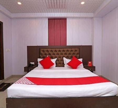 Airport Hotel Runway New Delhi Bagian luar foto