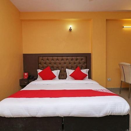 Airport Hotel Runway New Delhi Bagian luar foto
