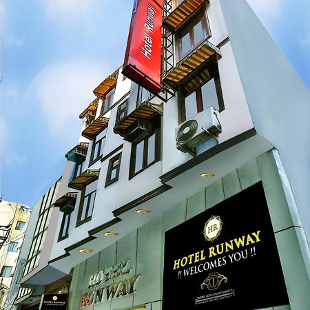 Airport Hotel Runway New Delhi Bagian luar foto