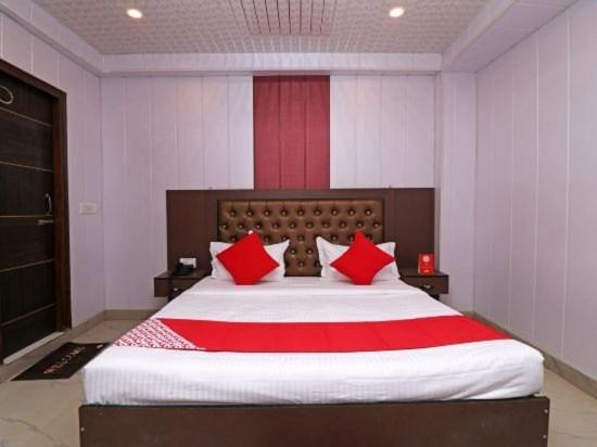 Airport Hotel Runway New Delhi Bagian luar foto