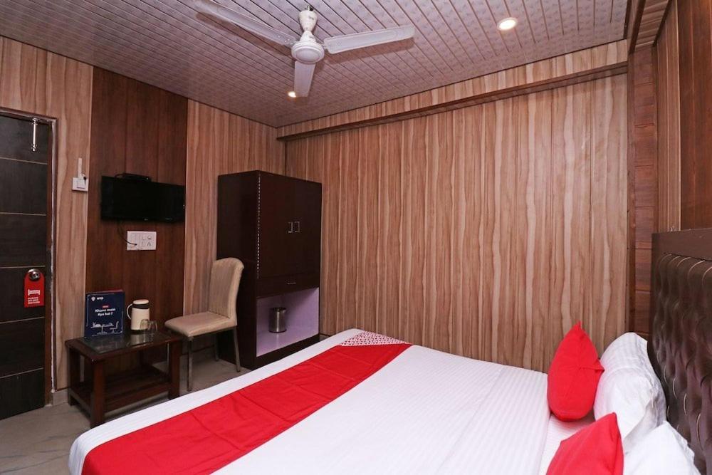 Airport Hotel Runway New Delhi Bagian luar foto