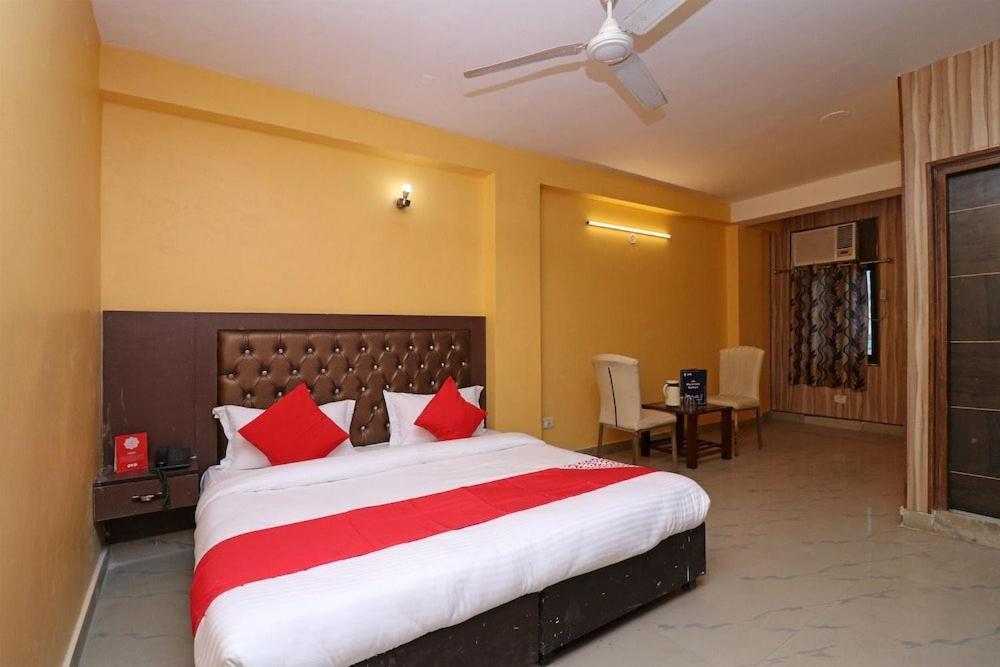 Airport Hotel Runway New Delhi Bagian luar foto