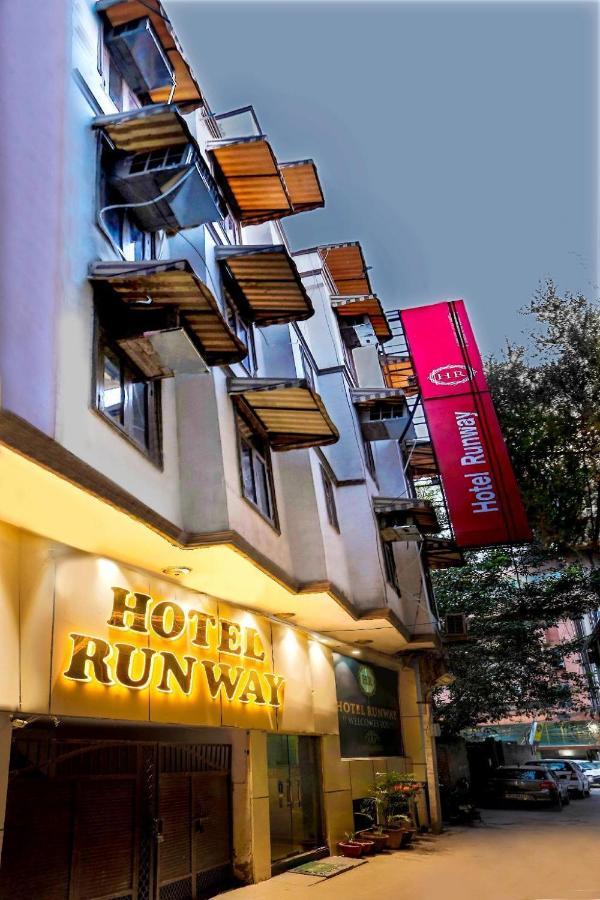 Airport Hotel Runway New Delhi Bagian luar foto