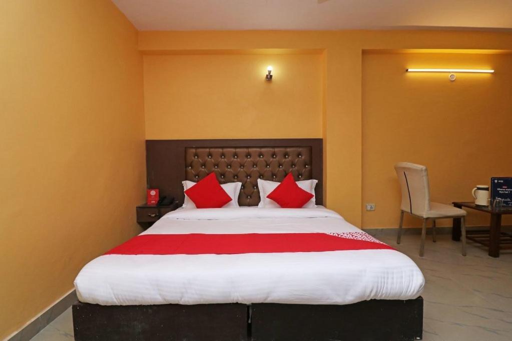 Airport Hotel Runway New Delhi Bagian luar foto