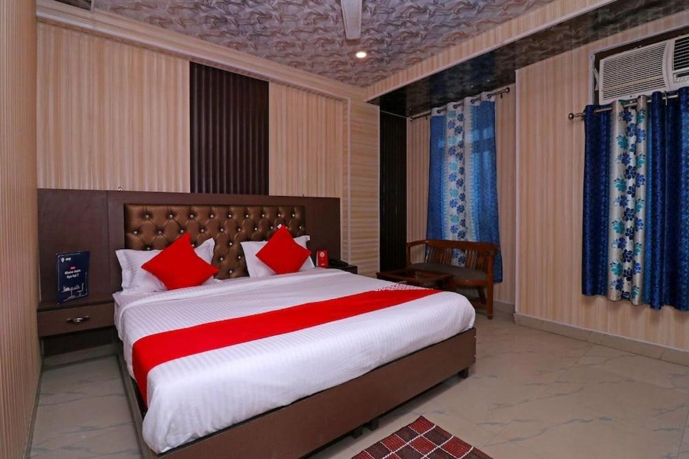 Airport Hotel Runway New Delhi Bagian luar foto