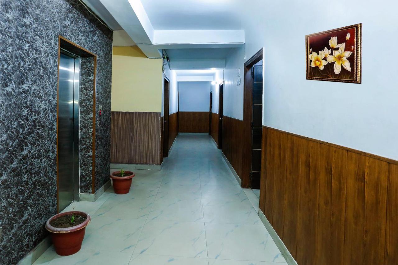 Airport Hotel Runway New Delhi Bagian luar foto