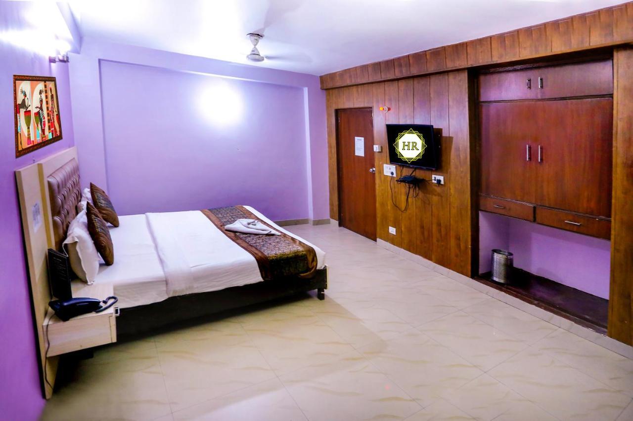 Airport Hotel Runway New Delhi Bagian luar foto