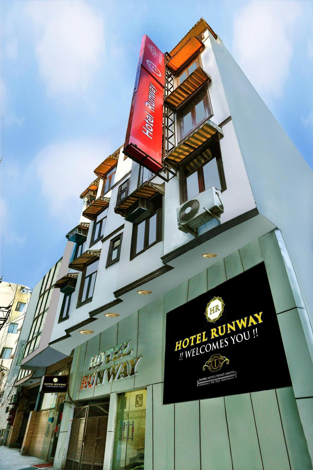 Airport Hotel Runway New Delhi Bagian luar foto
