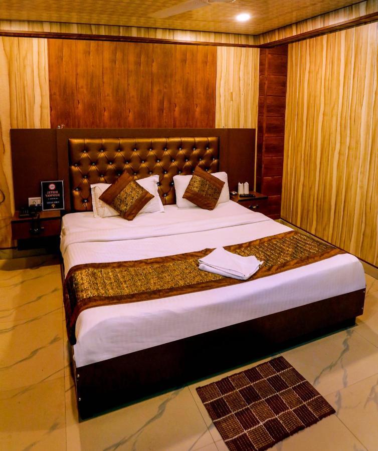 Airport Hotel Runway New Delhi Bagian luar foto