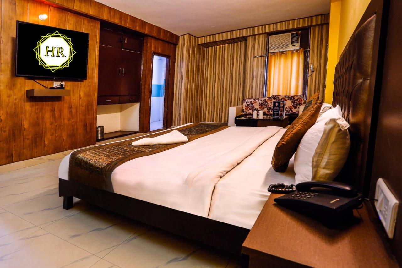 Airport Hotel Runway New Delhi Bagian luar foto