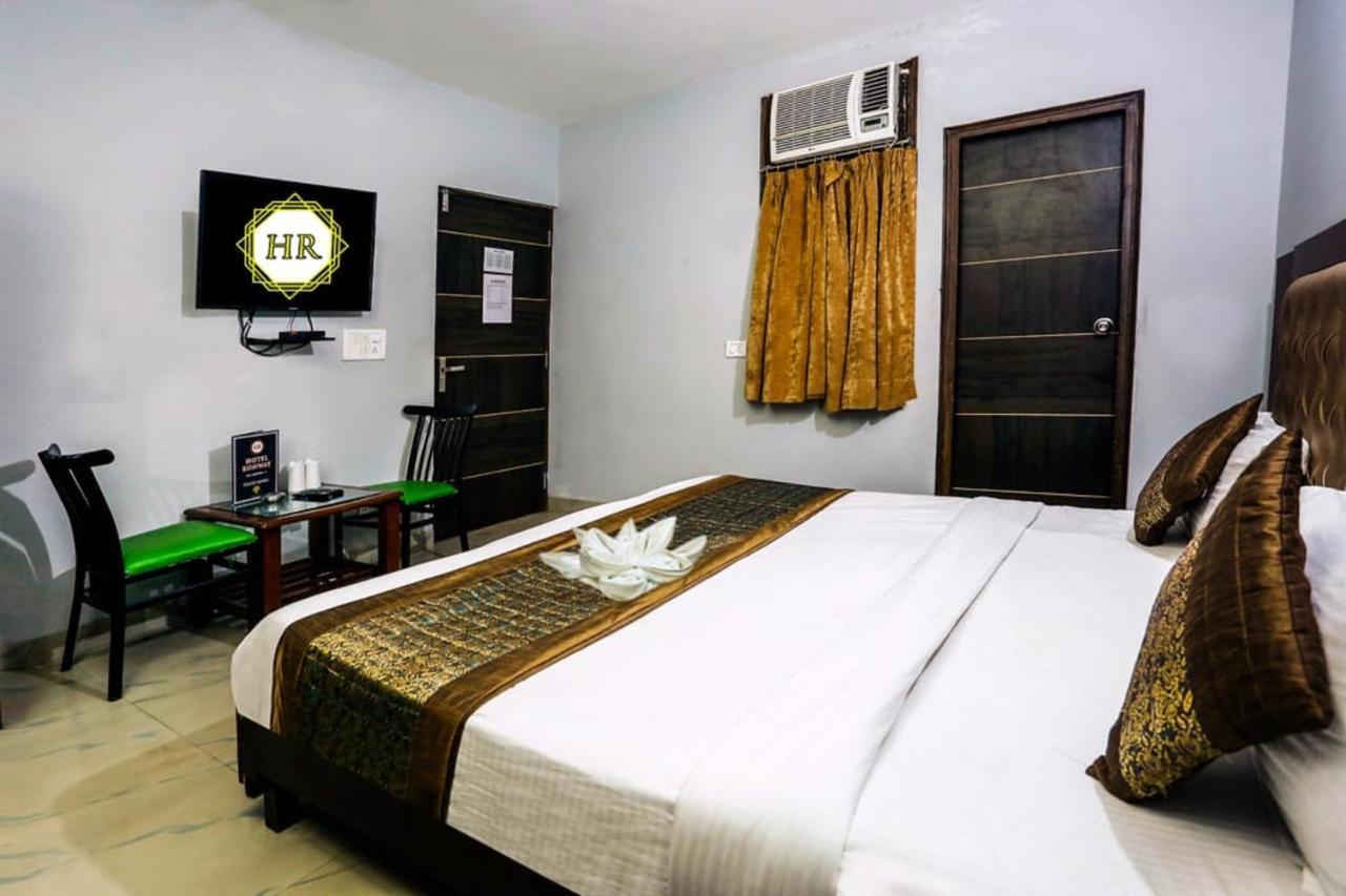 Airport Hotel Runway New Delhi Bagian luar foto